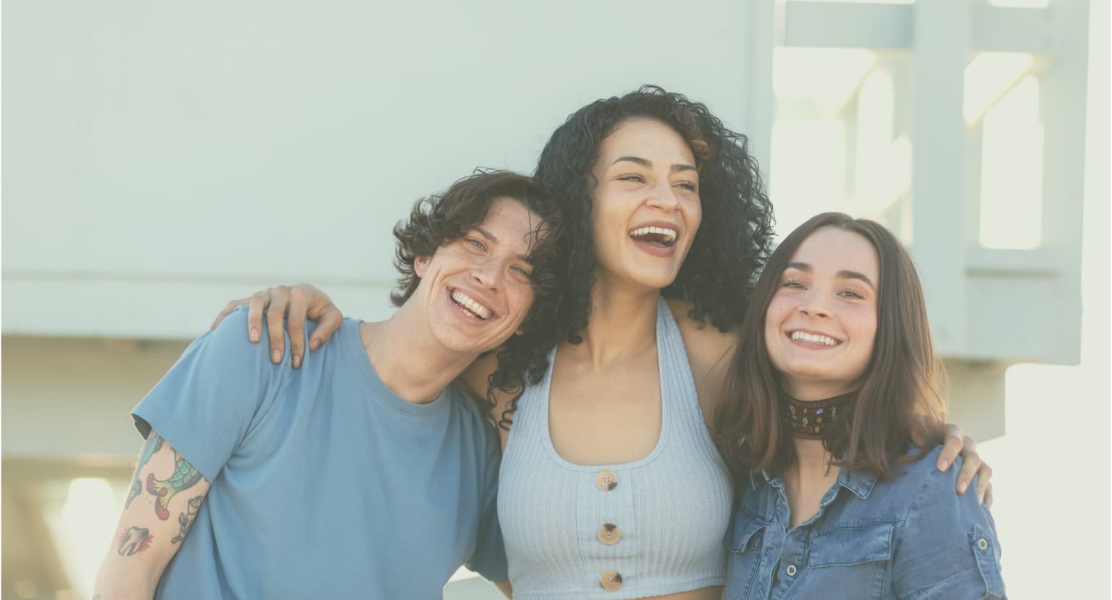 Jóvenes pacientes y familiares disfrutando un buen momento